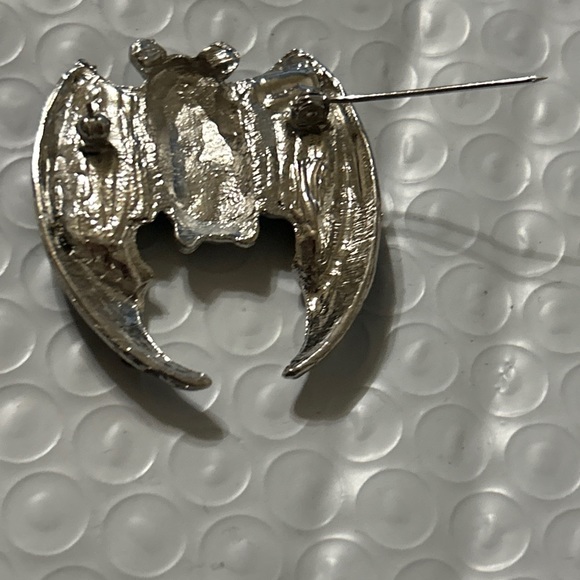 Happy Halloween black w/ silver fang Bat Brooch Pin On Card Brooch Gothic EMO - Picture 3 of 9
